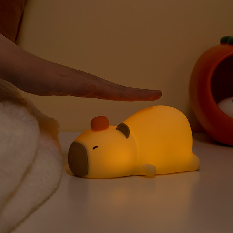 Liegendes Capybara als Lampe aus Silikone - LED Nachtlicht